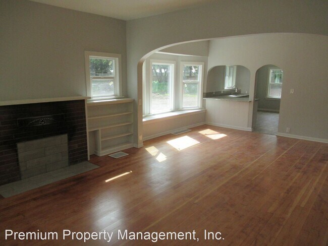 Building Photo - 1190-1210 Alder Dr NE