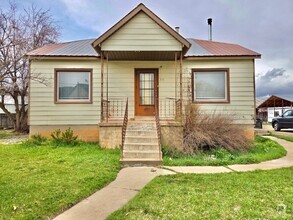 Building Photo - 145 300 W