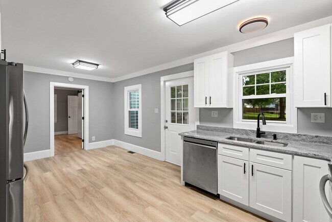 Building Photo - Heart of Mebane!
