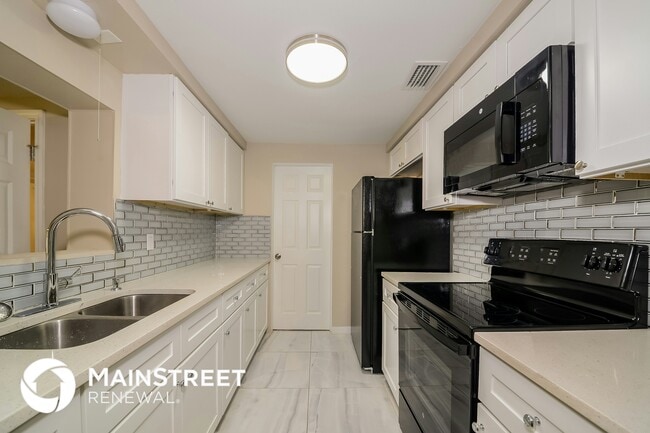 Building Photo - 703 59th Ave Terrace W
