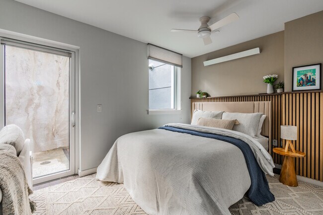 Foto del edificio - 320 Queen Anne Ave N