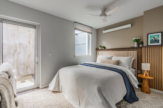 Foto del edificio - 320 Queen Anne Ave N