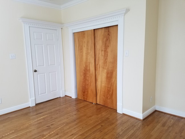 Building Photo - 4831 Junius St