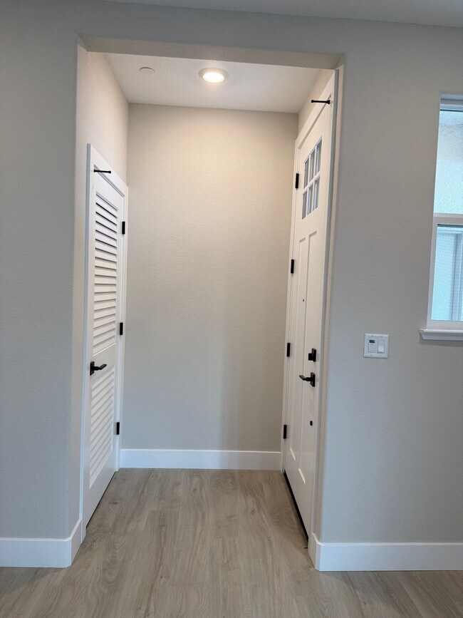 Building Photo - 4085 Peter's Ct