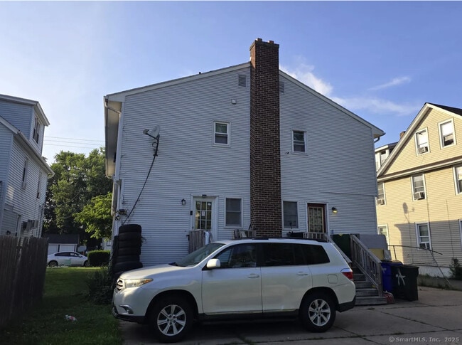 Building Photo - 307 Tolland St