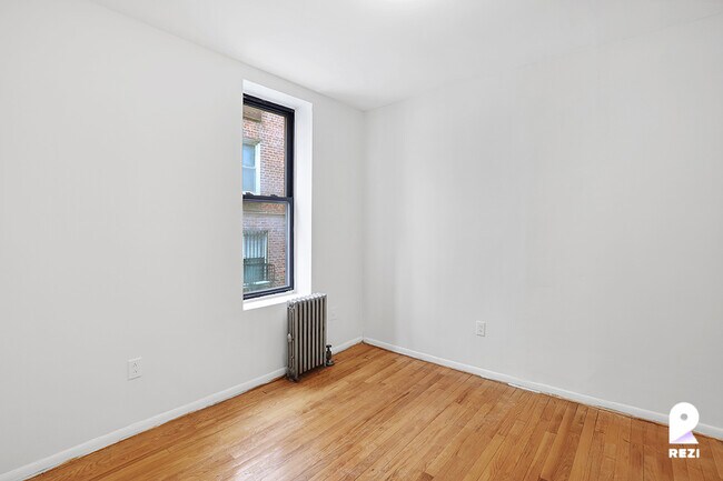 Foto del edificio - 392 E 4th St