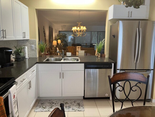 Foto del edificio - 5600 Fairway Park Dr