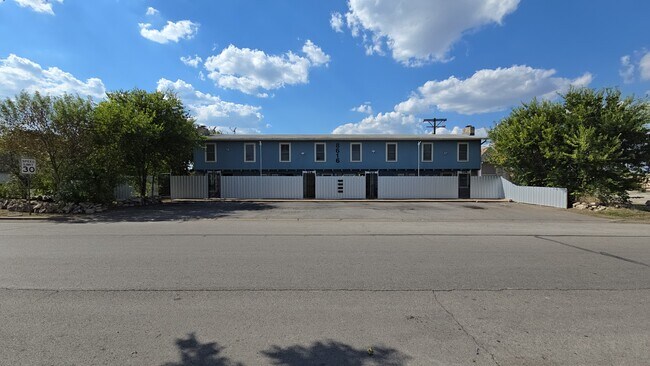 Foto del edificio - 8616 Putnam Dr