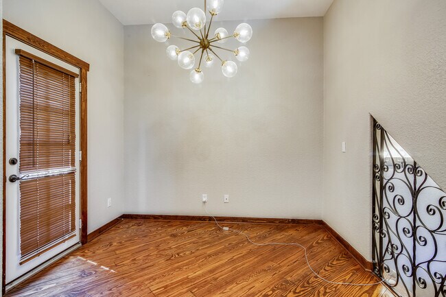 Foto del edificio - 1432 W 21st St