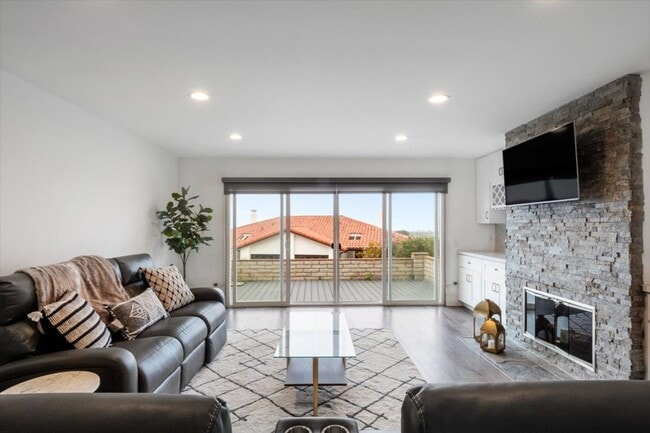 Foto del edificio - 2-Bed, 2.5 Bath Ocean View Townhome in Alta Mira Carlsbad