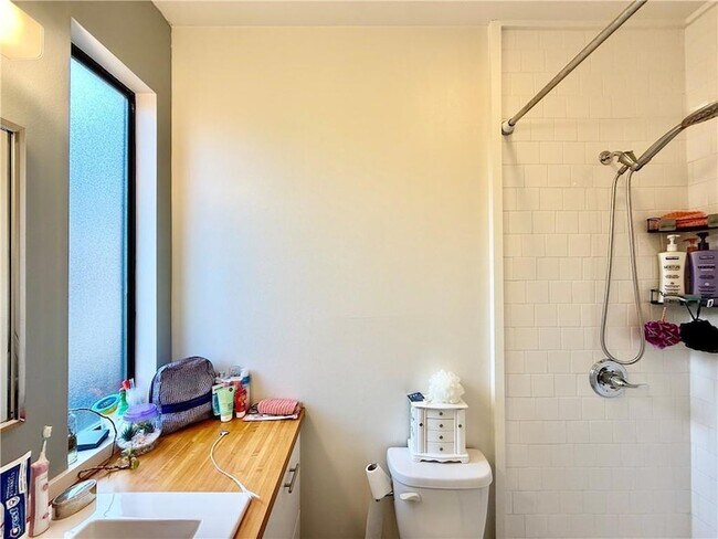 Building Photo - 2849 Danneel St