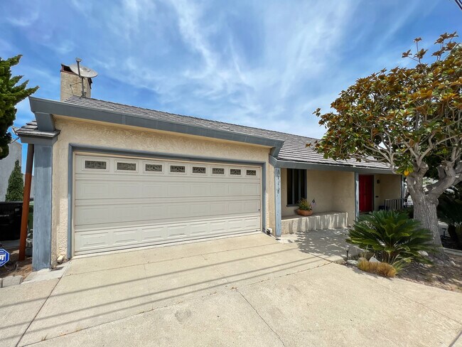 Building Photo - 8116 Billowvista Dr