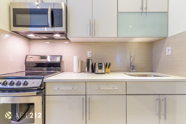 Foto del edificio - 308 W 18th St