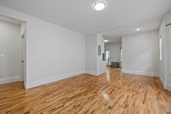 Building Photo - 39 Bradley St.