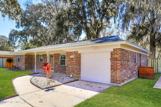 Foto del edificio - 1220 Arbor Cir