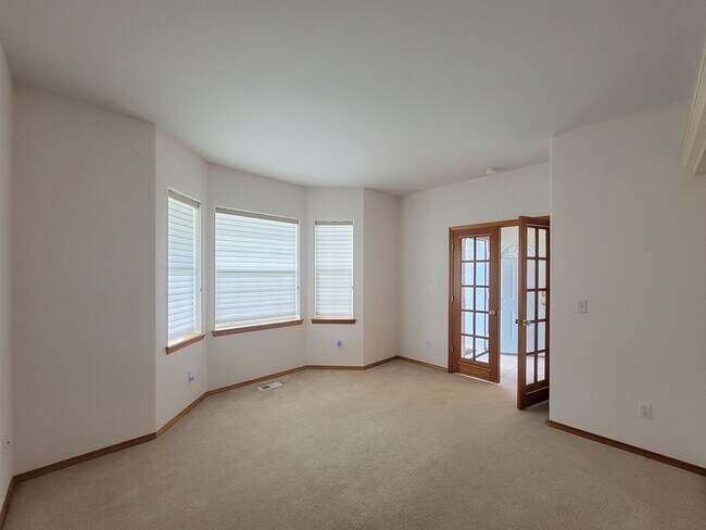 Building Photo - Beautiful SPACIOUS Home in Pasco