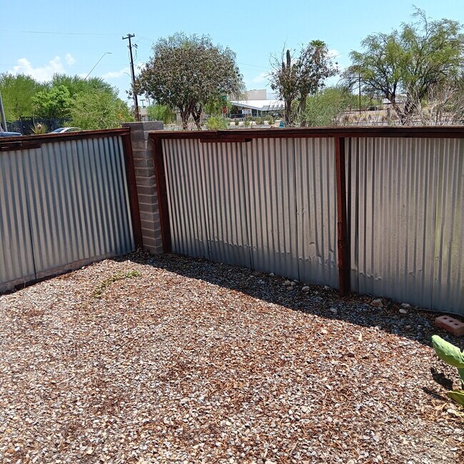 Foto del edificio - 840 E 10th St
