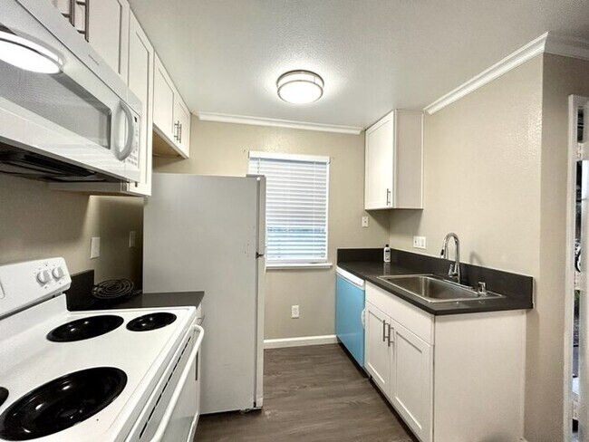 Building Photo - Beautiful Updated 1 Bedroom 1 Bathroom For Rent in Natomas!