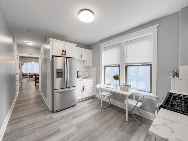 Building Photo - 2039 W 23rd St