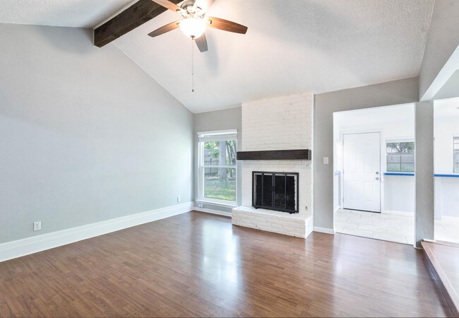 Building Photo - 1007 Echo Ln