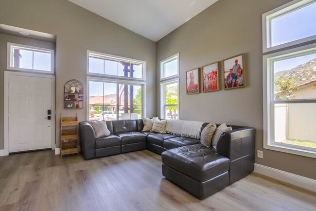 Foto del edificio - 3207 Meadow Side Pl