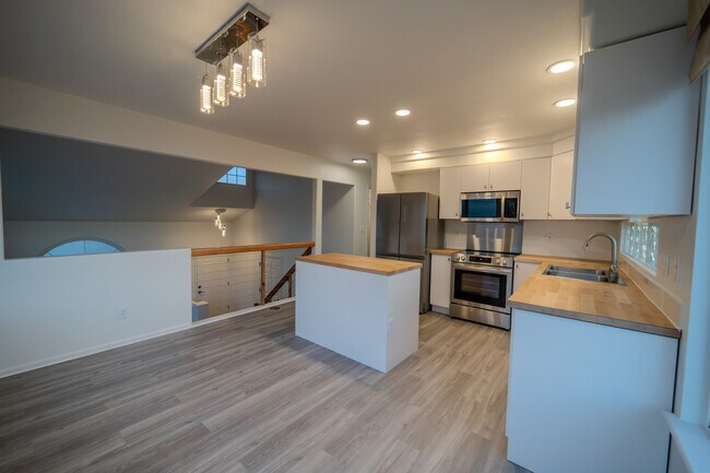 Photo - 4692 Gibraltar St House