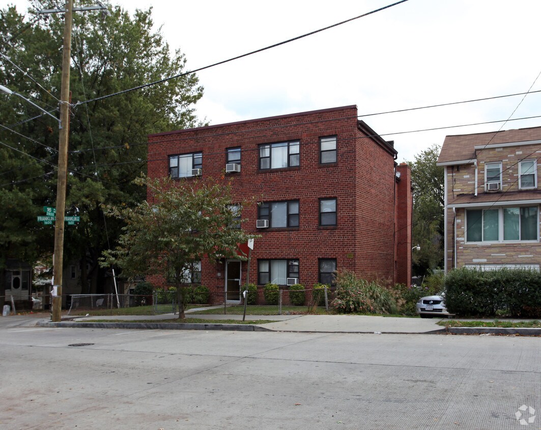 Primary Photo - 1649 Franklin St NE