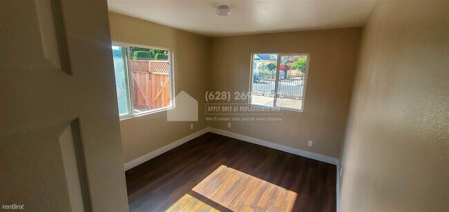 Foto del edificio - 2 br, 1 bath Duplex - 956 E 55th St -