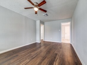 Building Photo - 411 Gober St