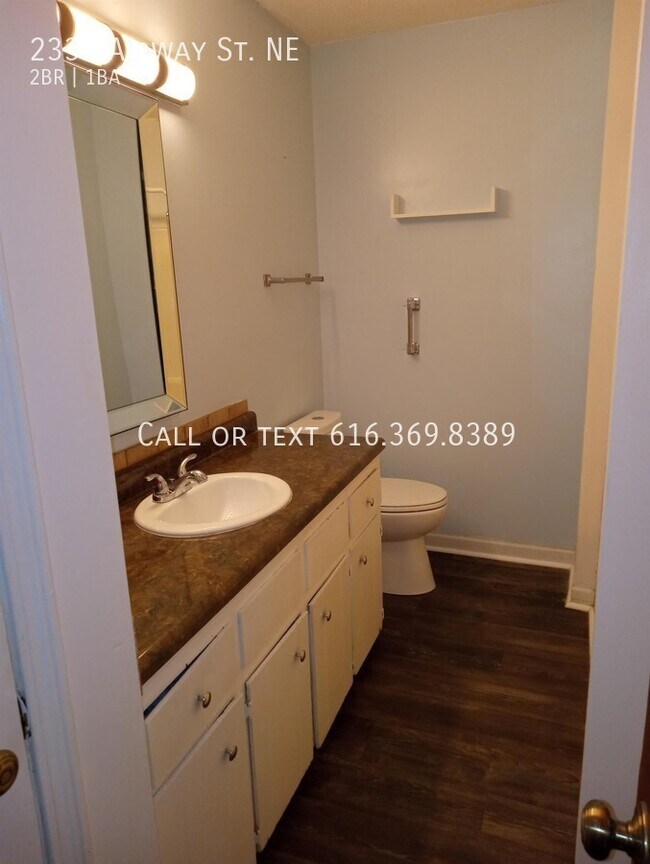 Foto del edificio - 2332 Airway St NE