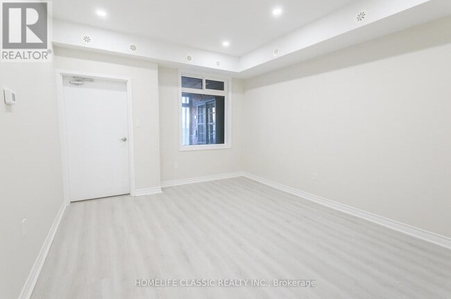 Building Photo - 2915 Bur Oak Ave