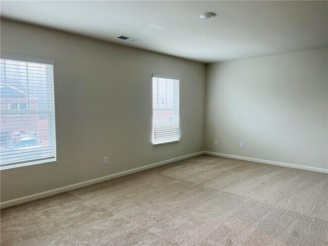 Building Photo - 289 Deer Run Dr