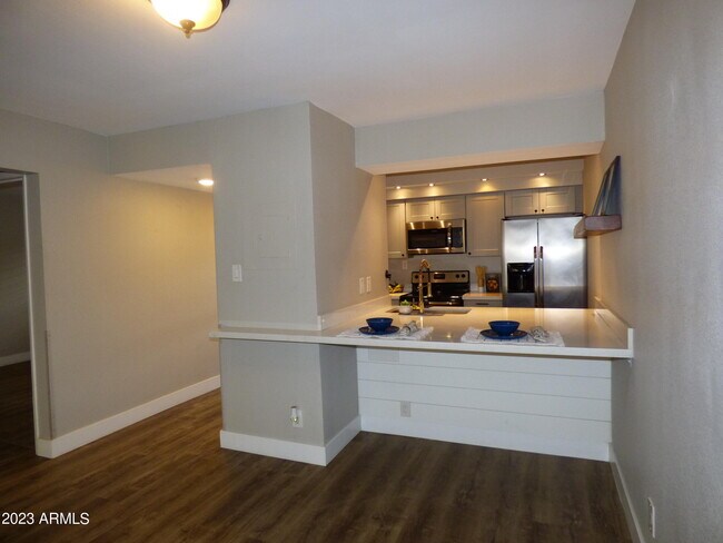 Foto del edificio - 7625 Camelback Rd