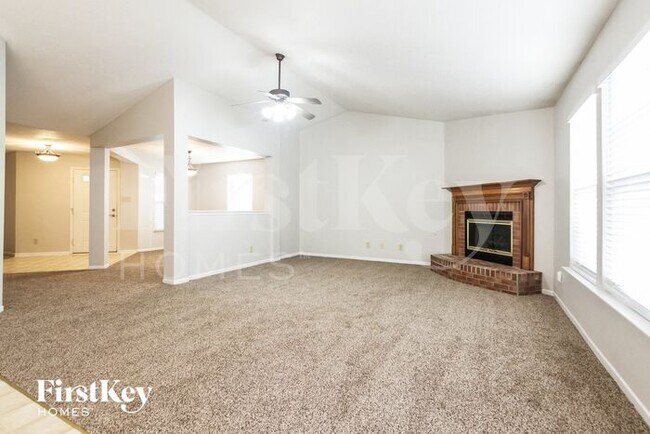 Foto del edificio - 744 Thornwood Ln