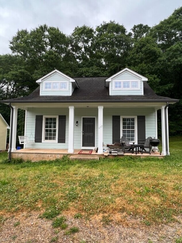 Foto principal - Newly updated 4 Bedroom/4 Bathroom House!