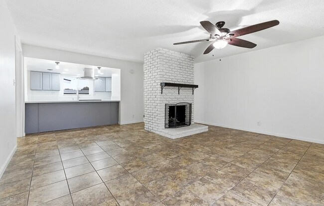 Building Photo - 179 W Hazelwood Dr