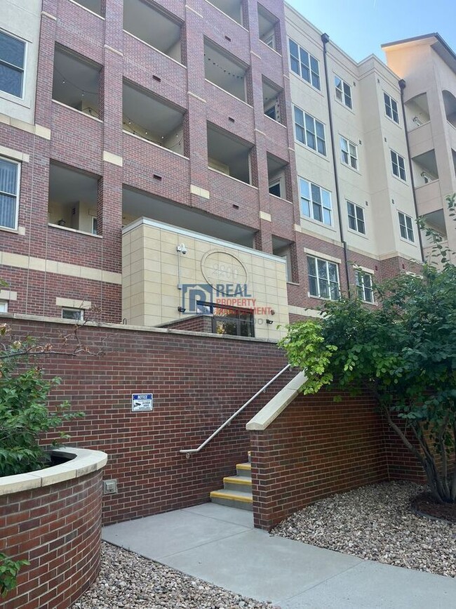 Building Photo - 2200 S University Blvd