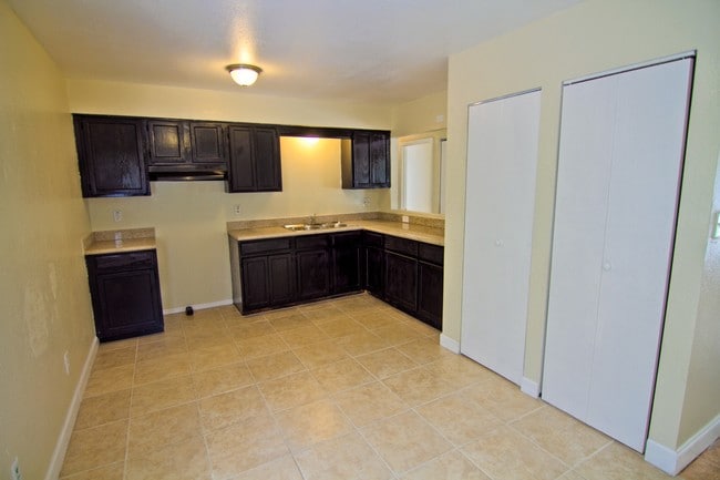 Building Photo - 3269 Roland Drive