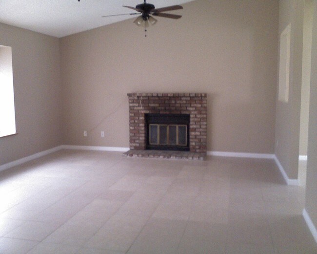 Living Room - 3520 Charlotte St