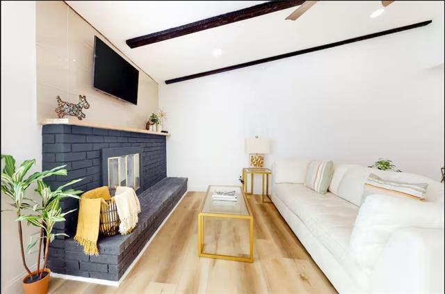 Foto del edificio - 7030 Cloverglen Dr