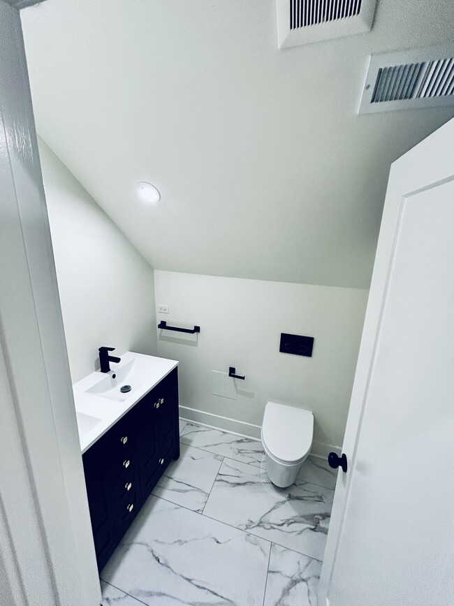 Building Photo - 3227 S May St