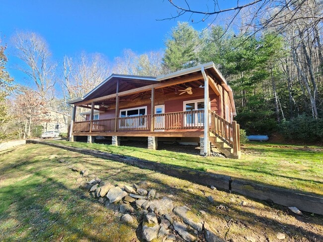 Foto del edificio - Well Maintained Swannanoa Rental! 2 BEDROOM/2 BATHROOM + BONUS ROOM