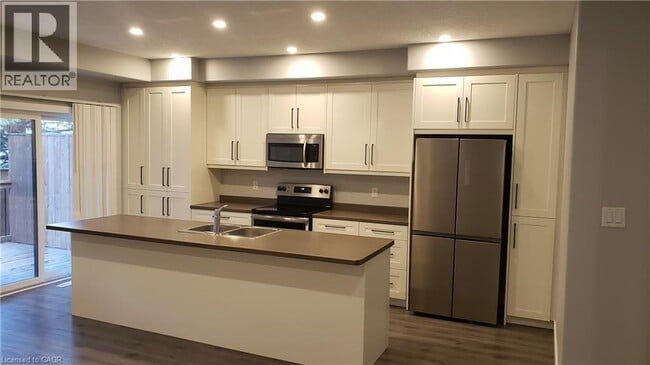 Building Photo - 291 Falcon Dr