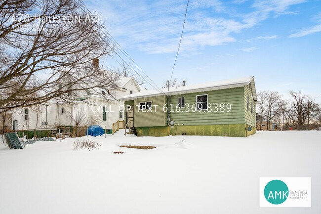 Building Photo - 3 Bedroom 1 Bath Corner Lot