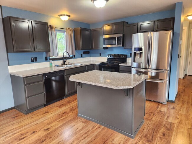 Building Photo - Desirable Home Located In Silverdale