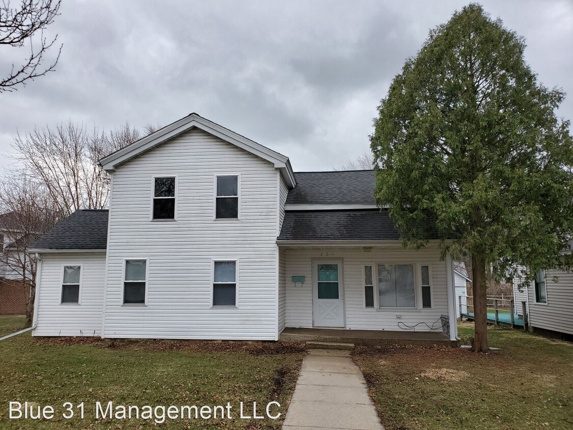 330 7th St, Baraboo, WI 53913 House Rental in Baraboo, WI