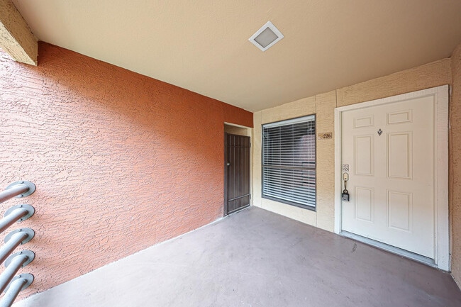 Foto del edificio - 1340 N Recker Rd
