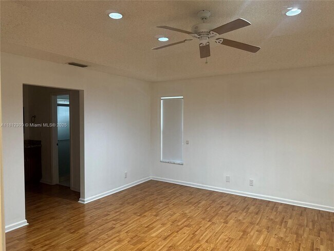 Building Photo - 928 SW 149th Terrace
