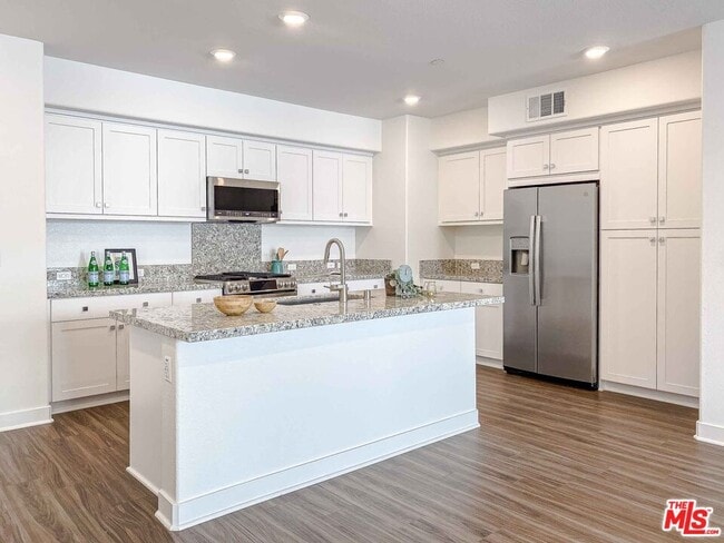 Building Photo - 1893 Union St