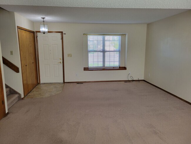 Foto del edificio - 8155 Tulip Tree Ct